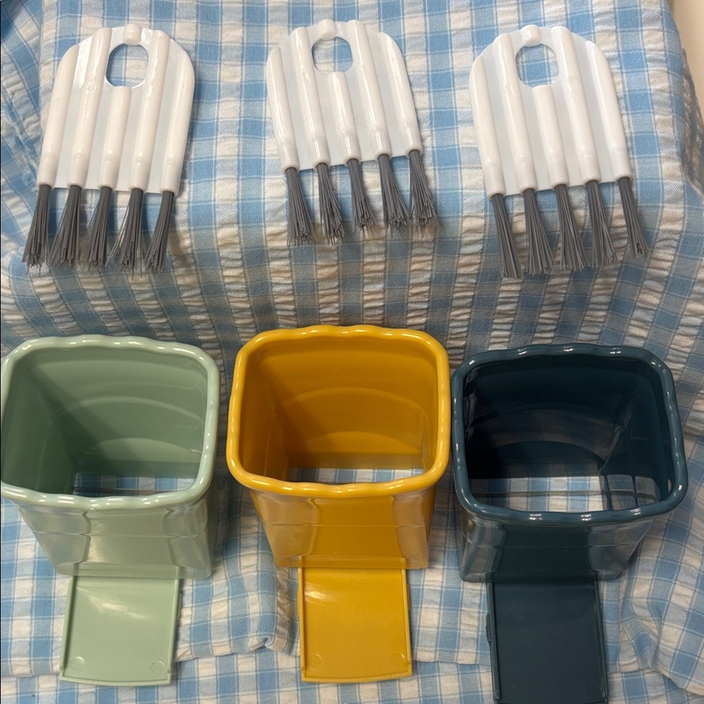 Plastic fruit slicer with Brush Set - Green, Yellow, Blue, push down slicer